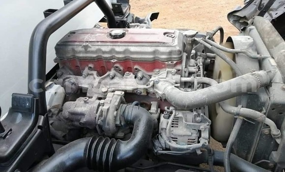 Nunua Ilio tumika Hino 300 Series White Lori ndani ya Mbabane nchini Manzini Nunua Ilio tumika Hino 300 Series White Lori ndani ya Mbabane nchini Manzini