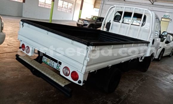 Nunua Ilio tumika Hyundai H200 White Gari ndani ya Big Bend nchini Lubombo Nunua Ilio tumika Hyundai H200 White Gari ndani ya Big Bend nchini Lubombo