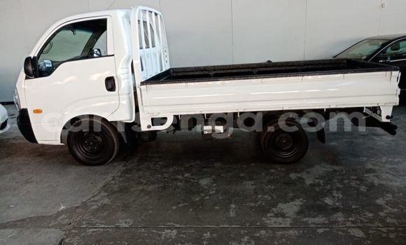 Nunua Ilio tumika Hyundai H200 White Gari ndani ya Big Bend nchini Lubombo Nunua Ilio tumika Hyundai H200 White Gari ndani ya Big Bend nchini Lubombo