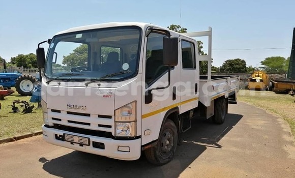 Nunua Ilio tumika Isuzu Bighorn White Lori ndani ya Mbabane nchini Manzini Nunua Ilio tumika Isuzu Bighorn White Lori ndani ya Mbabane nchini Manzini