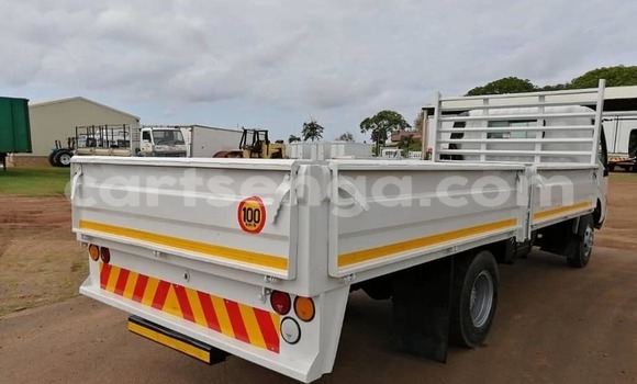 Nunua Ilio tumika Hino 300 Series White Lori ndani ya Manzini nchini Manzini Nunua Ilio tumika Hino 300 Series White Lori ndani ya Manzini nchini Manzini