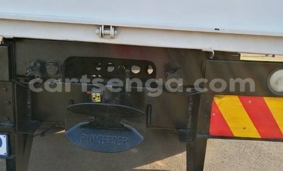 Nunua Ilio tumika Nissan UD White Lori ndani ya Manzini nchini Manzini Nunua Ilio tumika Nissan UD White Lori ndani ya Manzini nchini Manzini