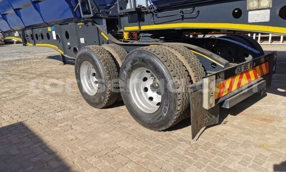 Nunua Ilio tumika Mercedes‒Benz Tipper Blue Lori ndani ya Manzini nchini Manzini Nunua Ilio tumika Mercedes‒Benz Tipper Blue Lori ndani ya Manzini nchini Manzini