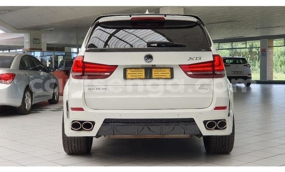 Nunua Ilio tumika BMW X5 M White Gari ndani ya Manzini nchini Manzini Nunua Ilio tumika BMW X5 M White Gari ndani ya Manzini nchini Manzini