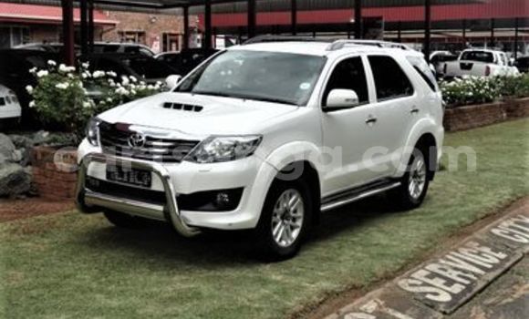 Buy Used Toyota Fortuner White Car in Manzini in Manzini