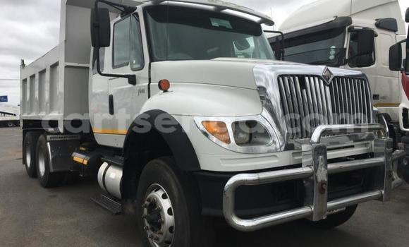 Buy Used Caterpillar 120 White Truck in Ezulwini in Hhohho Buy Used Caterpillar 120 White Truck in Ezulwini in Hhohho