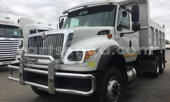 Buy Used Caterpillar 120 White Truck in Ezulwini in Hhohho Buy Used Caterpillar 120 White Truck in Ezulwini in Hhohho