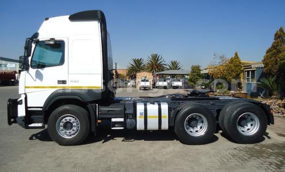 Buy Used Volvo F4 White Truck in Ezulwini in Hhohho Buy Used Volvo F4 White Truck in Ezulwini in Hhohho