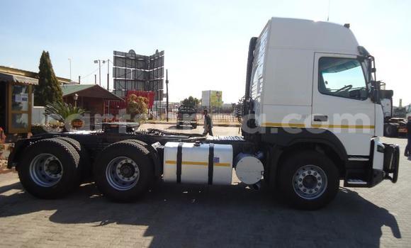 Buy Used Volvo F4 White Truck in Ezulwini in Hhohho Buy Used Volvo F4 White Truck in Ezulwini in Hhohho