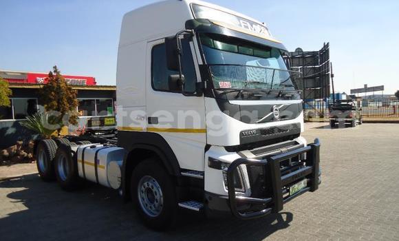 Buy Used Volvo F4 White Truck in Ezulwini in Hhohho Buy Used Volvo F4 White Truck in Ezulwini in Hhohho