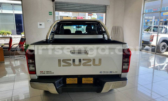 Nunua Ilio tumika Isuzu KB White Gari ndani ya Big Bend nchini Lubombo Nunua Ilio tumika Isuzu KB White Gari ndani ya Big Bend nchini Lubombo