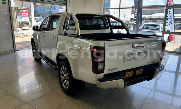 Nunua Ilio tumika Isuzu KB White Gari ndani ya Big Bend nchini Lubombo Nunua Ilio tumika Isuzu KB White Gari ndani ya Big Bend nchini Lubombo