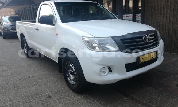 Nunua Ilio tumika Toyota Hilux White Gari ndani ya Manzini nchini Manzini Nunua Ilio tumika Toyota Hilux White Gari ndani ya Manzini nchini Manzini