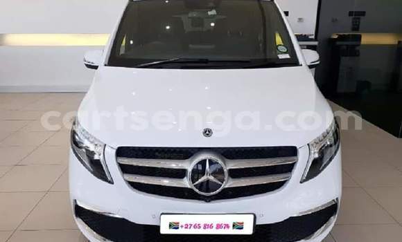 Nunua Ilio tumika Mercedes‒Benz Viano White Gari ndani ya Manzini nchini Manzini