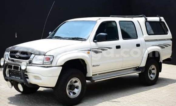 Nunua Ilio tumika Toyota Hilux White Gari ndani ya Manzini nchini Manzini