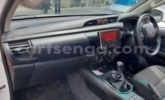 Buy Used Toyota Hilux White Car in Hluti in Shiselweni District Buy Used Toyota Hilux White Car in Hluti in Shiselweni District