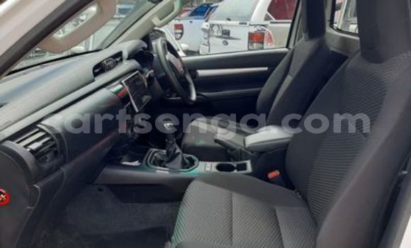 Buy Used Toyota Hilux White Car in Hluti in Shiselweni District Buy Used Toyota Hilux White Car in Hluti in Shiselweni District