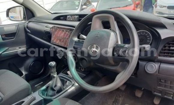Buy Used Toyota Hilux White Car in Hluti in Shiselweni District Buy Used Toyota Hilux White Car in Hluti in Shiselweni District