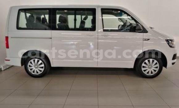 Nunua Ilio tumika Volkswagen Karmann-Ghia White Gari ndani ya Ezulwini nchini Hhohho Nunua Ilio tumika Volkswagen Karmann-Ghia White Gari ndani ya Ezulwini nchini Hhohho