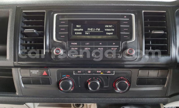 Nunua Ilio tumika Volkswagen Karmann-Ghia White Gari ndani ya Ezulwini nchini Hhohho Nunua Ilio tumika Volkswagen Karmann-Ghia White Gari ndani ya Ezulwini nchini Hhohho