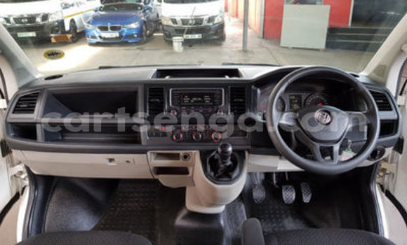 Nunua Ilio tumika Volkswagen Karmann-Ghia White Gari ndani ya Ezulwini nchini Hhohho Nunua Ilio tumika Volkswagen Karmann-Ghia White Gari ndani ya Ezulwini nchini Hhohho