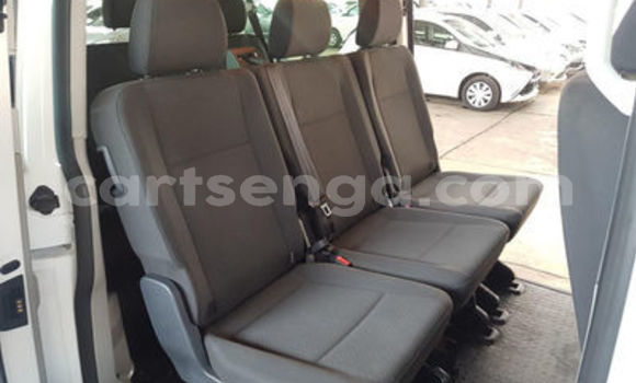 Nunua Ilio tumika Volkswagen Karmann-Ghia White Gari ndani ya Ezulwini nchini Hhohho Nunua Ilio tumika Volkswagen Karmann-Ghia White Gari ndani ya Ezulwini nchini Hhohho