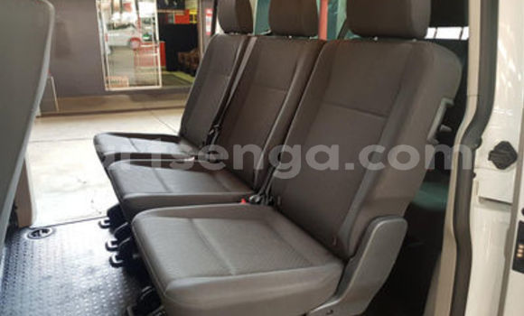 Nunua Ilio tumika Volkswagen Karmann-Ghia White Gari ndani ya Ezulwini nchini Hhohho Nunua Ilio tumika Volkswagen Karmann-Ghia White Gari ndani ya Ezulwini nchini Hhohho