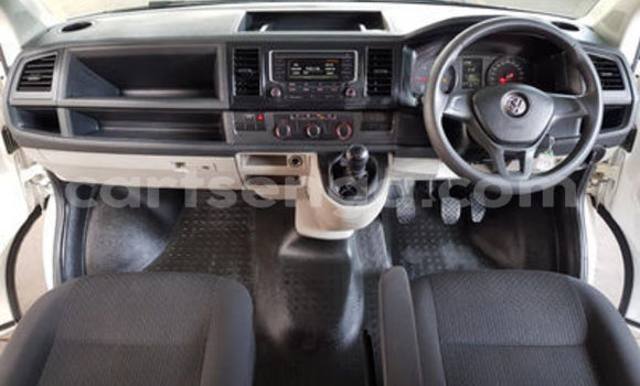 Nunua Ilio tumika Volkswagen Karmann-Ghia White Gari ndani ya Ezulwini nchini Hhohho Nunua Ilio tumika Volkswagen Karmann-Ghia White Gari ndani ya Ezulwini nchini Hhohho