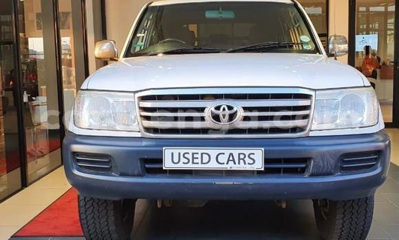 Nunua Ilio tumika Toyota Land Cruiser White Gari ndani ya Manzini nchini Manzini