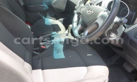 Nunua Ilio tumika Hyundai ix35 Silver Gari ndani ya Ngomane nchini Wilaya ya Lubombo Nunua Ilio tumika Hyundai ix35 Silver Gari ndani ya Ngomane nchini Wilaya ya Lubombo