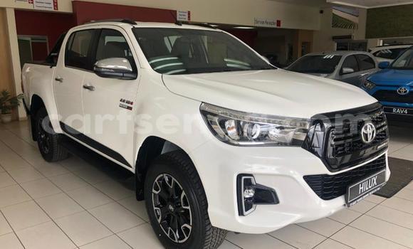 Nunua Ilio tumika Toyota Hilux White Gari ndani ya Ezulwini nchini Hhohho Nunua Ilio tumika Toyota Hilux White Gari ndani ya Ezulwini nchini Hhohho