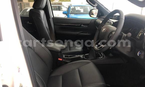 Nunua Ilio tumika Toyota Hilux White Gari ndani ya Ezulwini nchini Hhohho Nunua Ilio tumika Toyota Hilux White Gari ndani ya Ezulwini nchini Hhohho