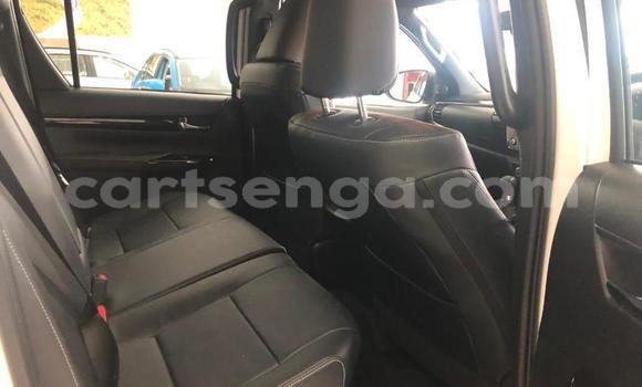 Nunua Ilio tumika Toyota Hilux White Gari ndani ya Ezulwini nchini Hhohho Nunua Ilio tumika Toyota Hilux White Gari ndani ya Ezulwini nchini Hhohho