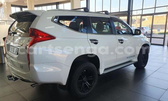 Acheter Occasion Voiture Mitsubishi Pajero Blanc à Ezulwini, Hhohho Acheter Occasion Voiture Mitsubishi Pajero Blanc à Ezulwini, Hhohho