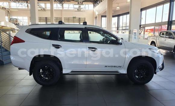 Acheter Occasion Voiture Mitsubishi Pajero Blanc à Ezulwini, Hhohho Acheter Occasion Voiture Mitsubishi Pajero Blanc à Ezulwini, Hhohho