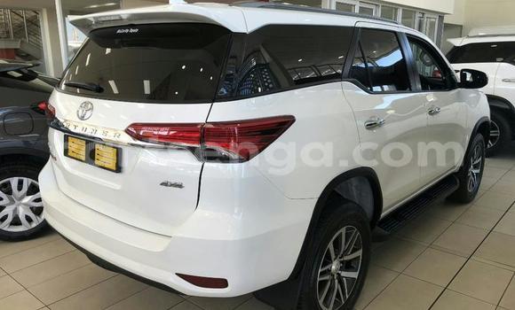 Acheter Occasion Voiture Toyota Fortuner Blanc à Ezulwini, Hhohho Acheter Occasion Voiture Toyota Fortuner Blanc à Ezulwini, Hhohho