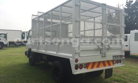 Nunua Ilio tumika Nissan UD White Lori ndani ya Ezulwini nchini Hhohho Nunua Ilio tumika Nissan UD White Lori ndani ya Ezulwini nchini Hhohho