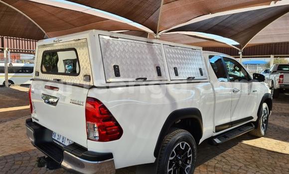 Buy Used Toyota Hilux White Car in Ezulwini in Hhohho Buy Used Toyota Hilux White Car in Ezulwini in Hhohho