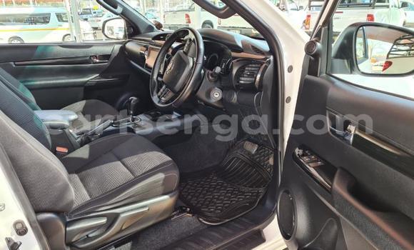 Buy Used Toyota Hilux White Car in Ezulwini in Hhohho Buy Used Toyota Hilux White Car in Ezulwini in Hhohho