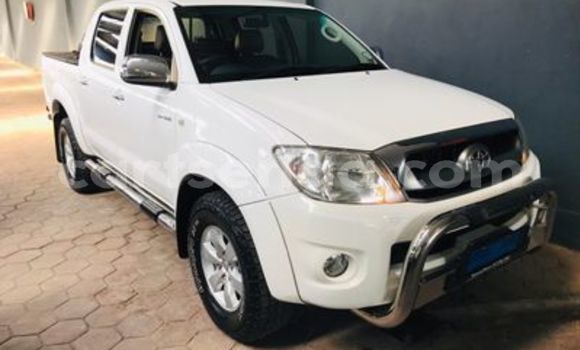 Buy Used Toyota Hilux White Car in Ezulwini in Hhohho