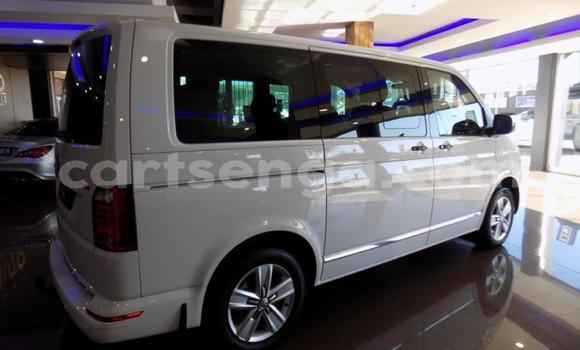Buy Used Volkswagen Caravelle White Car in Ezulwini in Hhohho