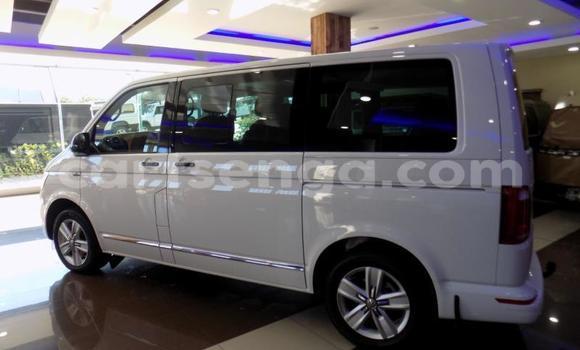 Buy Used Volkswagen Caravelle White Car in Ezulwini in Hhohho Buy Used Volkswagen Caravelle White Car in Ezulwini in Hhohho
