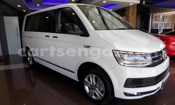 Buy Used Volkswagen Caravelle White Car in Ezulwini in Hhohho Buy Used Volkswagen Caravelle White Car in Ezulwini in Hhohho