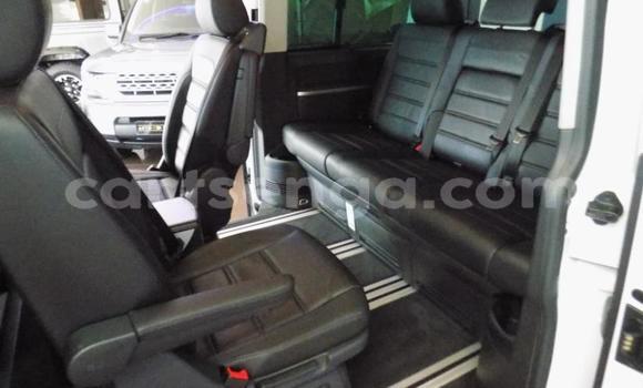 Buy Used Volkswagen Caravelle White Car in Ezulwini in Hhohho Buy Used Volkswagen Caravelle White Car in Ezulwini in Hhohho