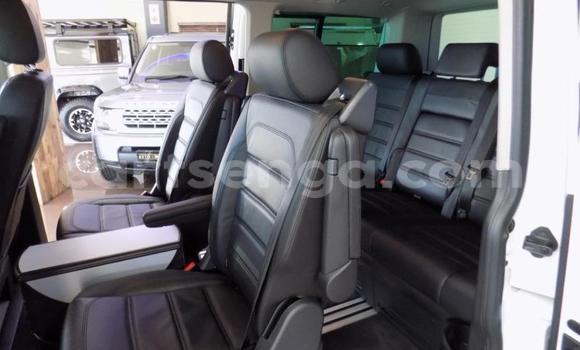 Buy Used Volkswagen Caravelle White Car in Ezulwini in Hhohho Buy Used Volkswagen Caravelle White Car in Ezulwini in Hhohho