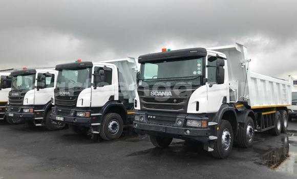 Nunua Ilio tumika Mercedes‒Benz Tipper White Lori ndani ya Manzini nchini Manzini