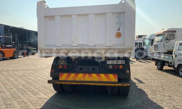 Nunua Ilio tumika Mercedes‒Benz 2628 White Lori ndani ya Bulembu nchini Hhohho Nunua Ilio tumika Mercedes‒Benz 2628 White Lori ndani ya Bulembu nchini Hhohho