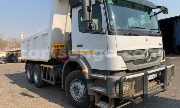 Nunua Ilio tumika Mercedes‒Benz 2628 White Lori ndani ya Bulembu nchini Hhohho Nunua Ilio tumika Mercedes‒Benz 2628 White Lori ndani ya Bulembu nchini Hhohho