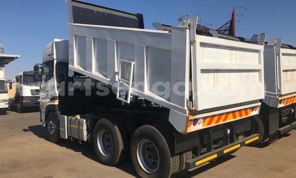 Nunua Ilio tumika Nissan UD White Lori ndani ya Kwaluseni nchini Manzini Nunua Ilio tumika Nissan UD White Lori ndani ya Kwaluseni nchini Manzini