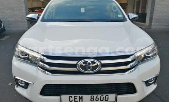 Nunua Ilio tumika Toyota Hilux White Gari ndani ya Ezulwini nchini Hhohho Nunua Ilio tumika Toyota Hilux White Gari ndani ya Ezulwini nchini Hhohho